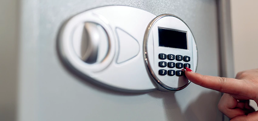 Jewelry Safe Cracking in Sanger, California